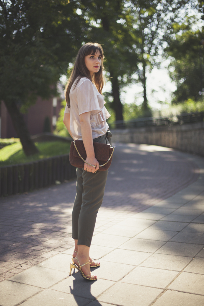 khaki in summer outfit